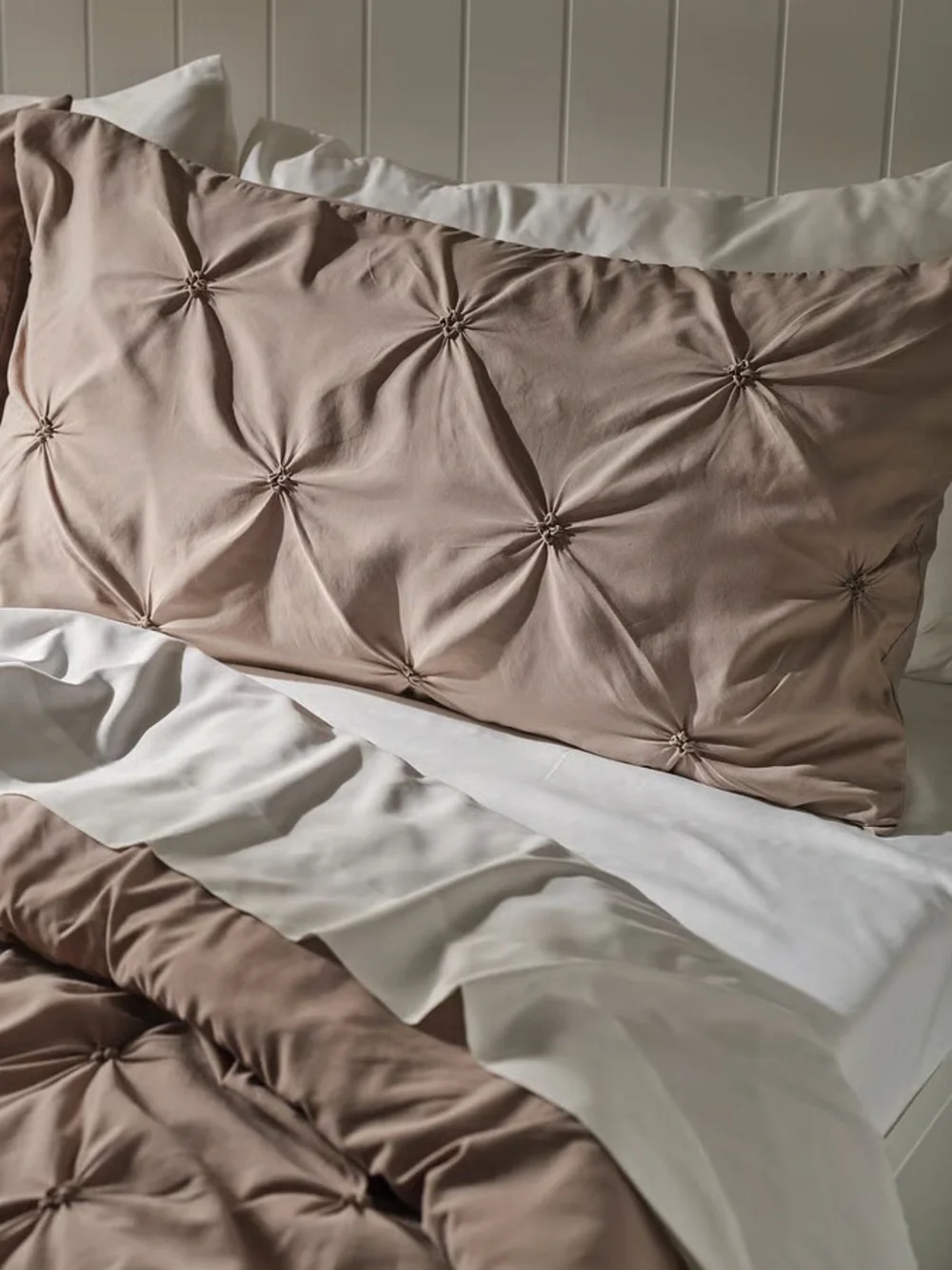 Neutral Taupe Pintuck Comforter Set - Full/Queen